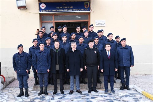 Vali Turan Ergün, 2023 yılına girilirken görev başındaki kamu personelini ziyaret etti