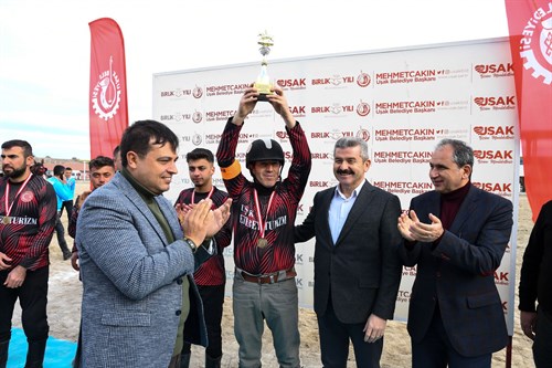 Uşak Belediyesi 9. Geleneksel Cirit Turnuvası'nın final karşılaşması yapıldı
