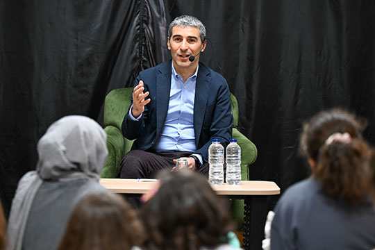 Vali Dr. Naci Aktaş, "Çocukluktan Liderliğe" Söyleşisinde Hayatını Anlattı